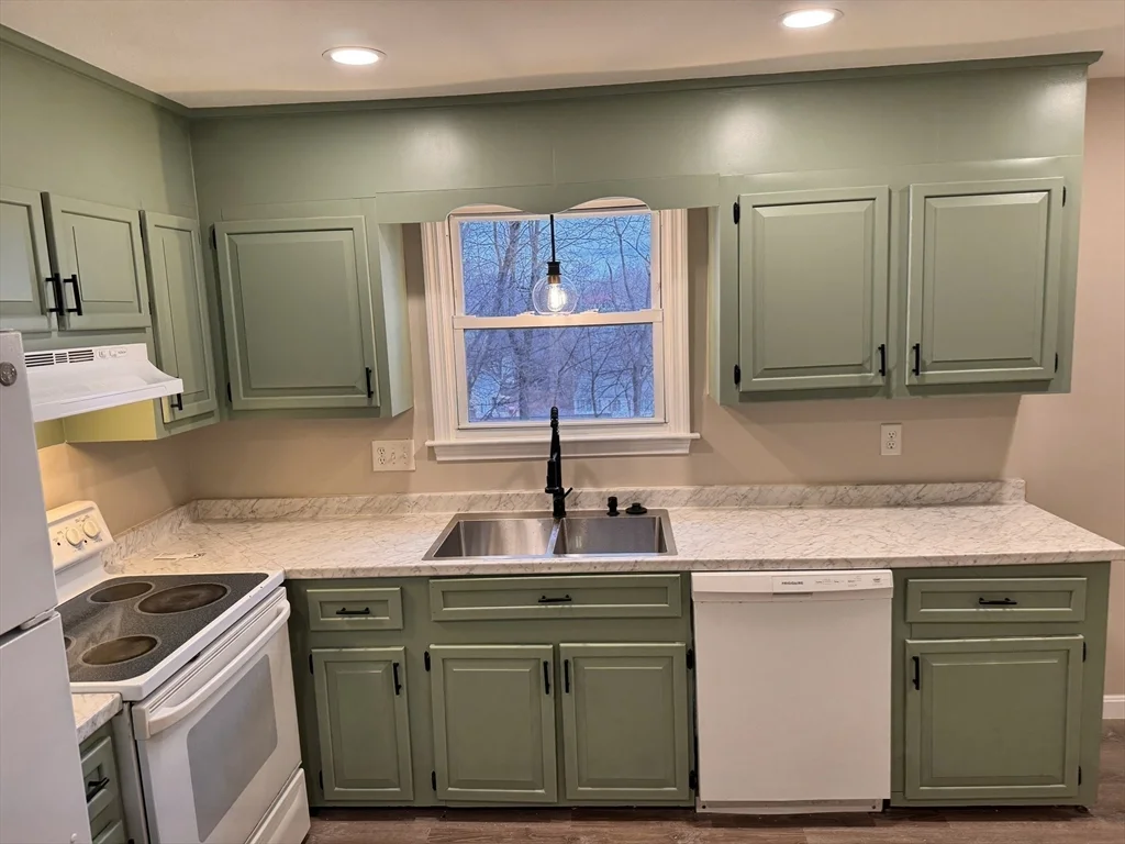 3 bed, 1 bath apartment for rent at 34 Gates Ln Unit 2, Worcester — photo 4 of 22