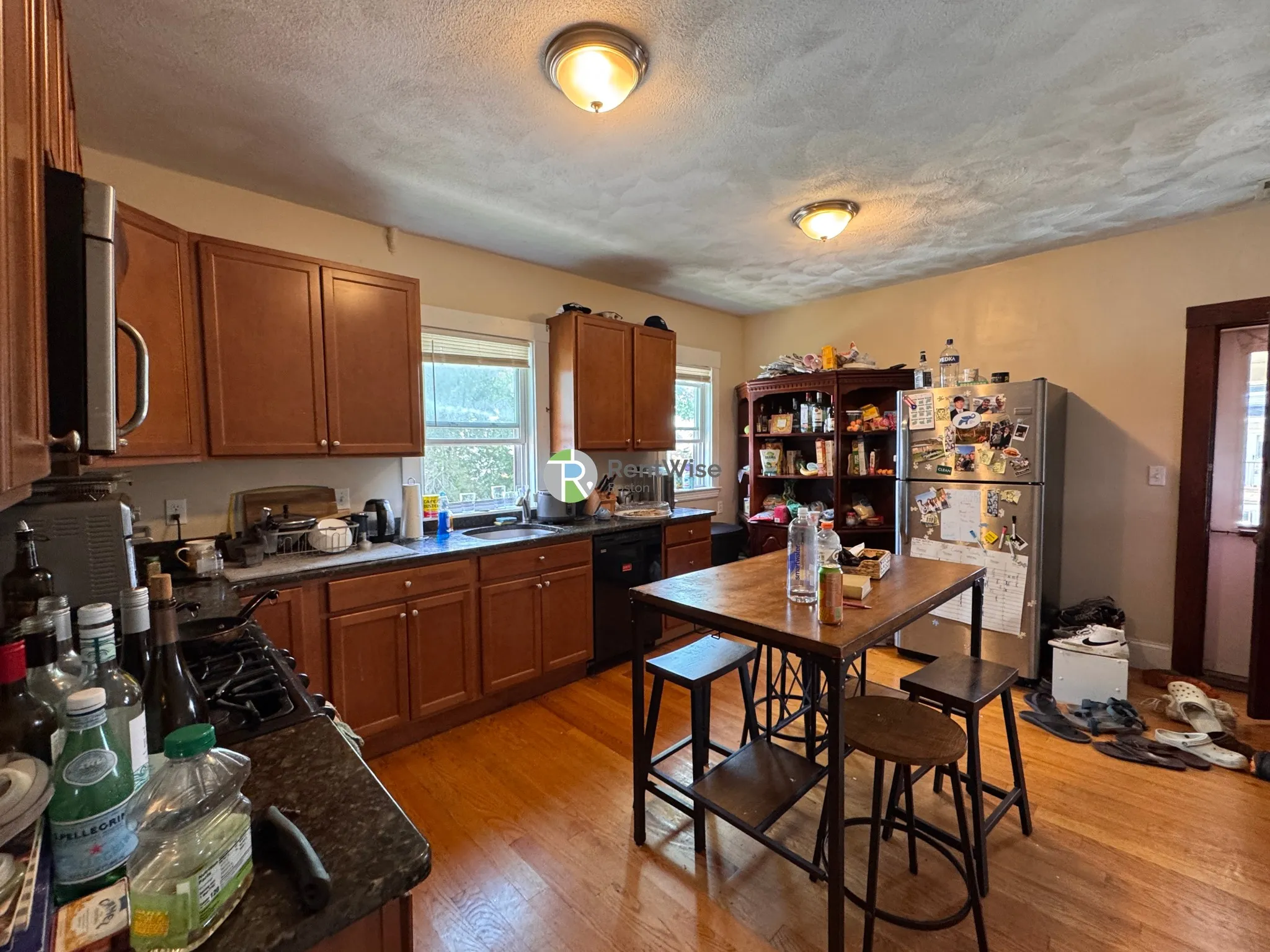 5 bed, 2 bath apartment for rent at 34 George St Unit 1, South Medford — photo 4 of 37