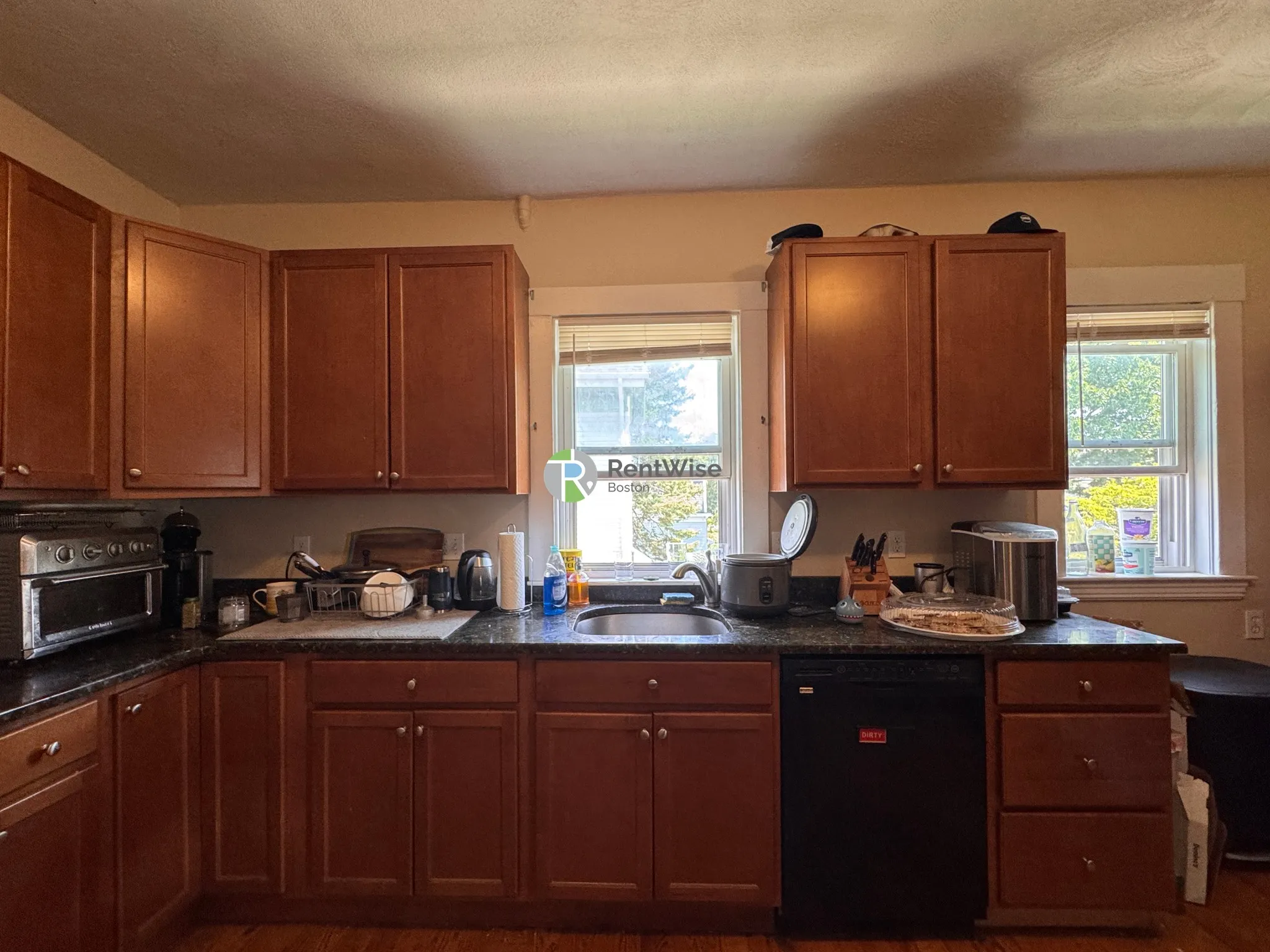 5 bed, 2 bath apartment for rent at 34 George St Unit 1, South Medford — photo 6 of 37