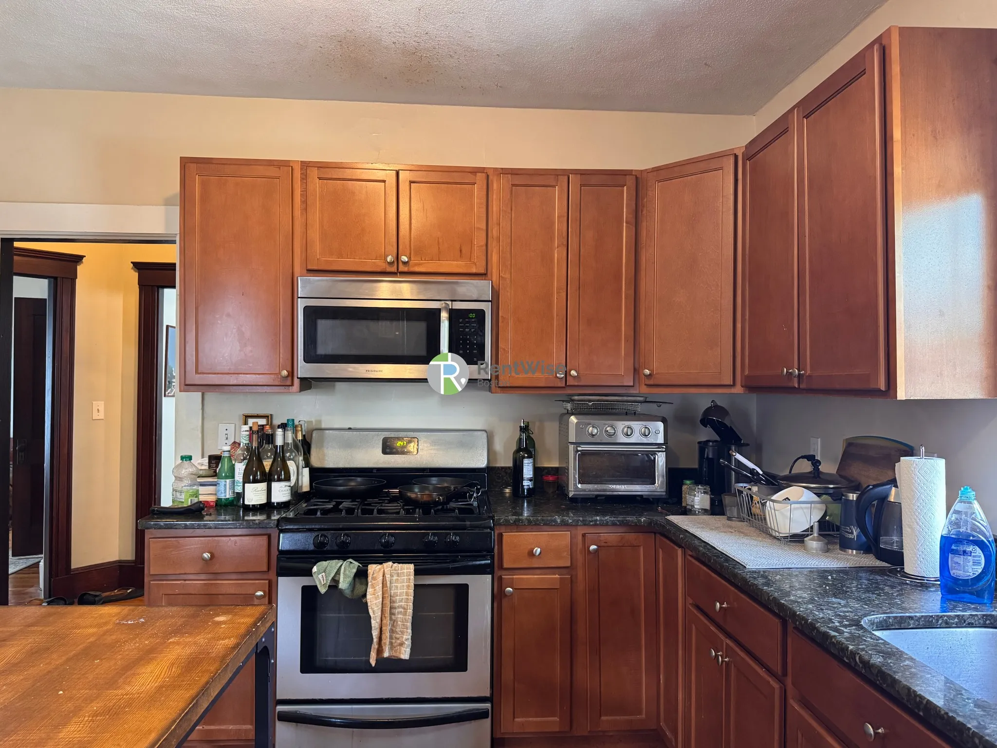 5 bed, 2 bath apartment for rent at 34 George St Unit 1, South Medford — photo 5 of 37