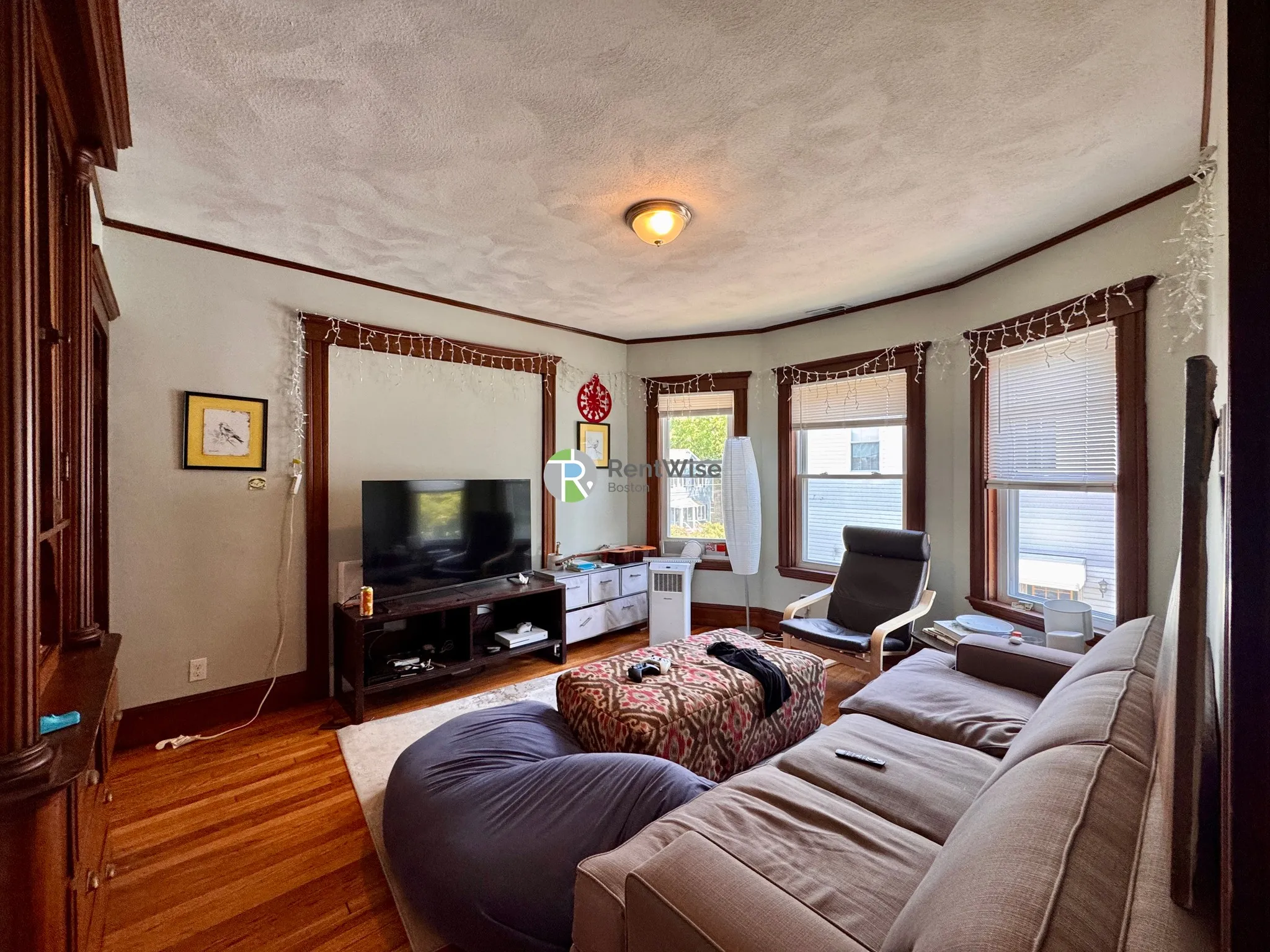 5 bed, 2 bath apartment for rent at 34 George St Unit 1, South Medford — photo 1 of 37