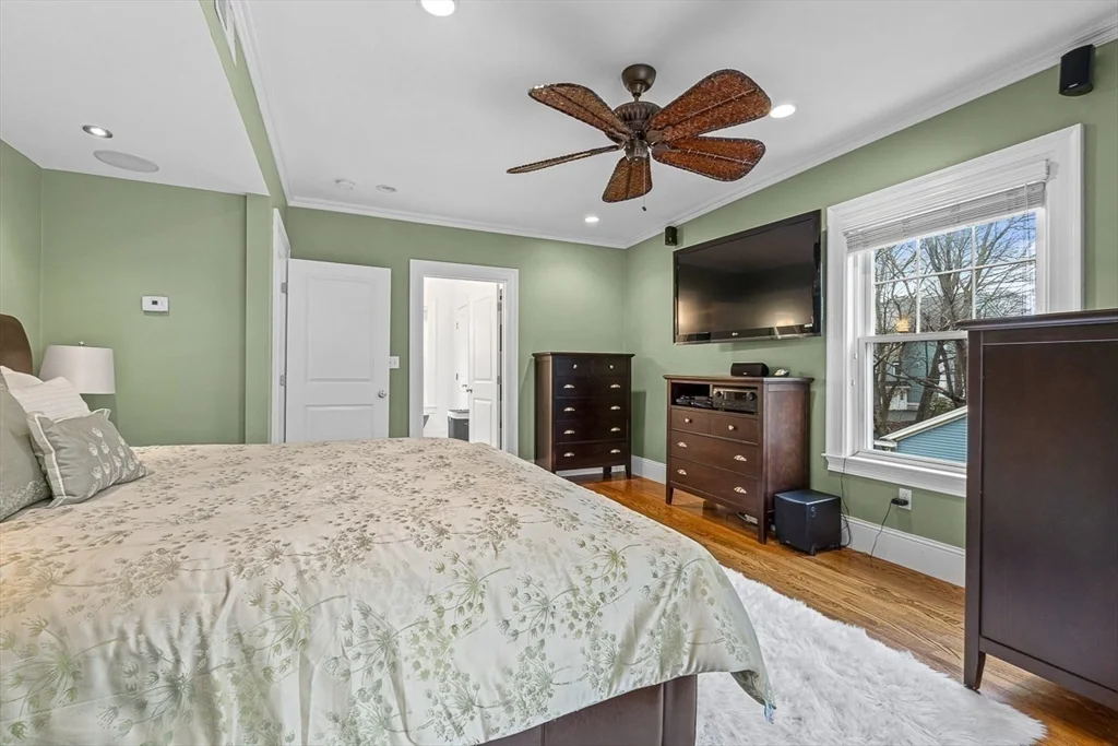 7 bed, 3 bath apartment for rent at 34 Glen Rd, Winchester — photo 25 of 40