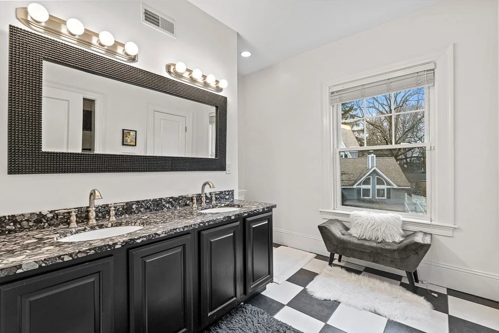 7 bed, 3 bath apartment for rent at 34 Glen Rd, Winchester — photo 26 of 40