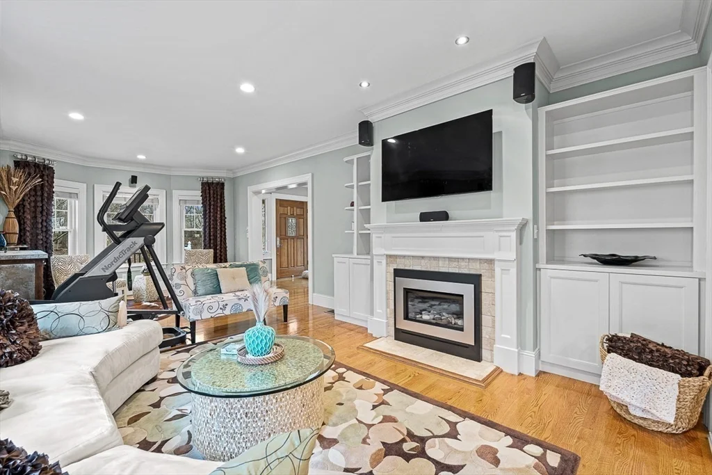7 bed, 3 bath apartment for rent at 34 Glen Rd, Winchester — photo 9 of 40