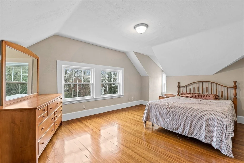 7 bed, 3 bath apartment for rent at 34 Glen Rd, Winchester — photo 30 of 40