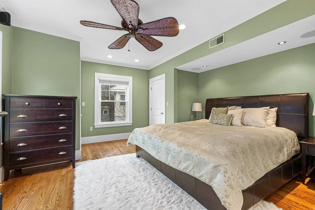 7 bed, 3 bath apartment for rent at 34 Glen Rd, Winchester — photo 23 of 40