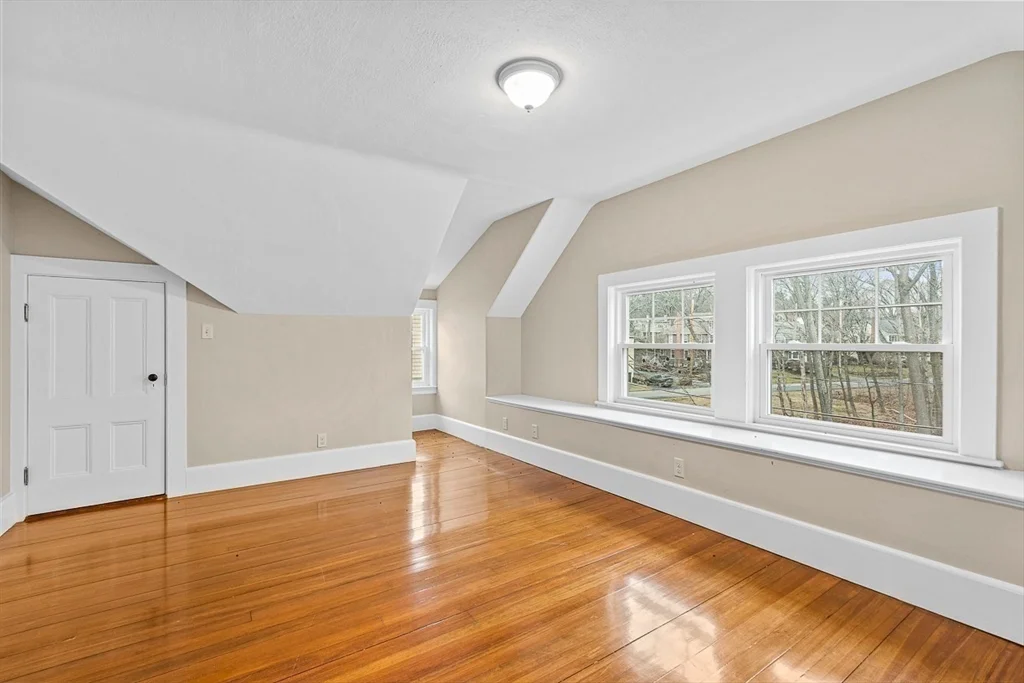 7 bed, 3 bath apartment for rent at 34 Glen Rd, Winchester — photo 33 of 40