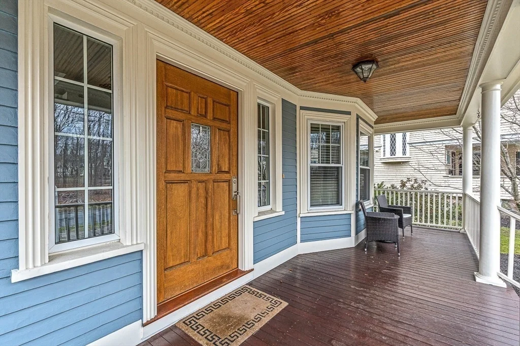 7 bed, 3 bath apartment for rent at 34 Glen Rd, Winchester — photo 3 of 40