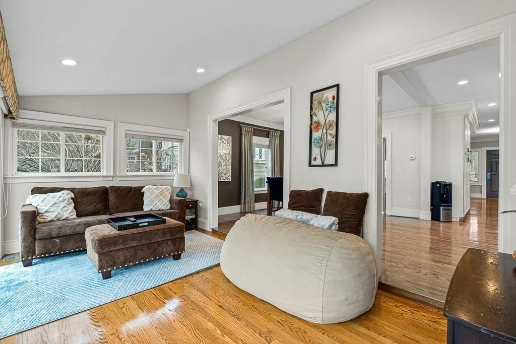 7 bed, 3 bath apartment for rent at 34 Glen Rd, Winchester — photo 16 of 40