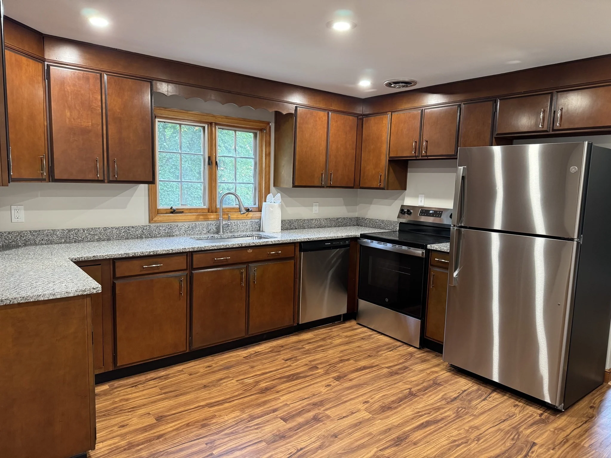 3 bed, 1 bath apartment for rent at 34 Grace Dr, Wilmington — photo 2 of 24