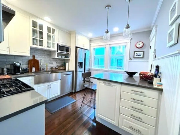 3 bed, 1 bath apartment for rent at 34 Greenough St Unit 1, Brookline Hills