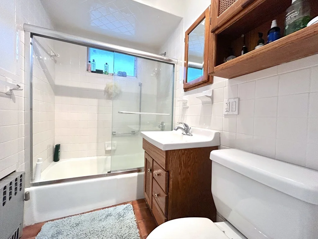 4 bed, 2 bath apartment for rent at 34 Greenough St Unit 2, Brookline Hills — photo 10 of 18