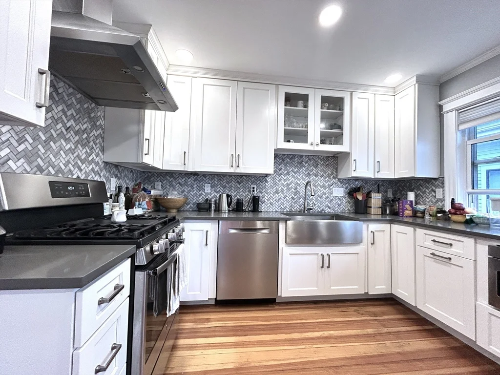 4 bed, 2 bath apartment for rent at 34 Greenough St Unit 2, Brookline Hills — photo 4 of 18