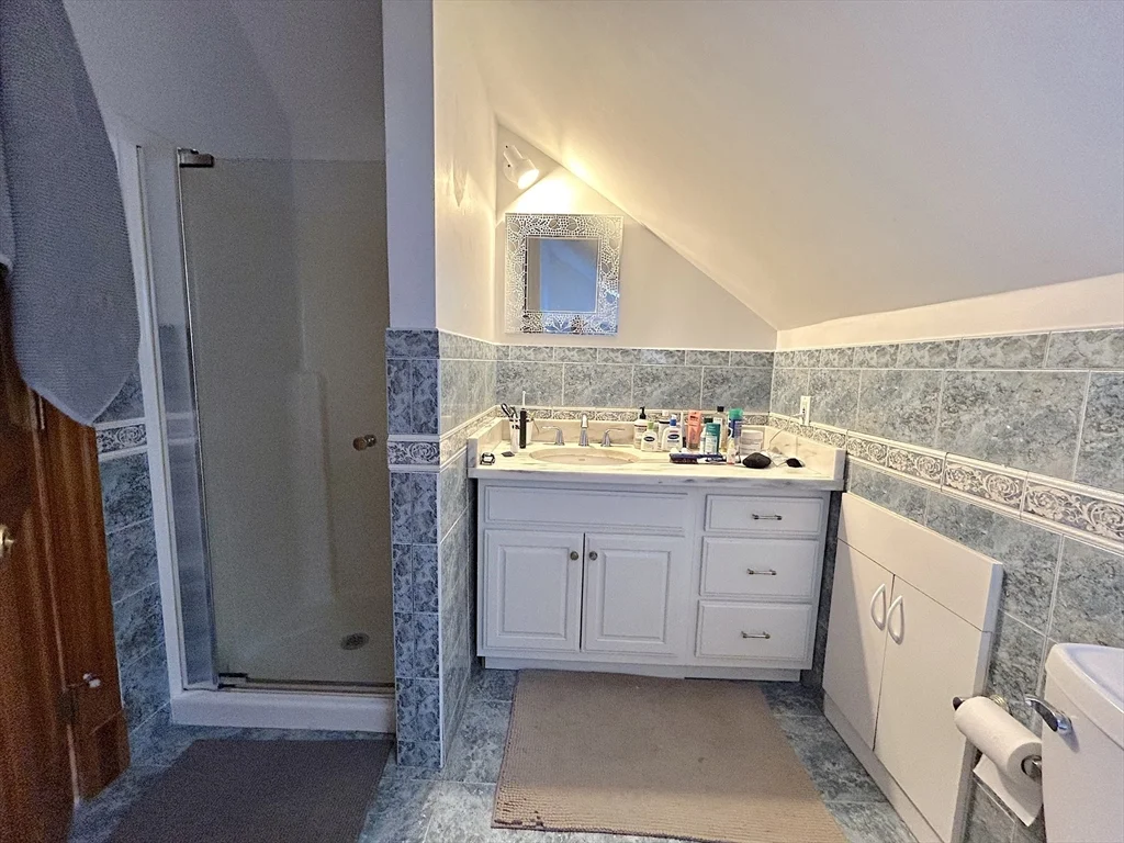 4 bed, 2 bath apartment for rent at 34 Greenough St Unit 2, Brookline Hills — photo 14 of 18