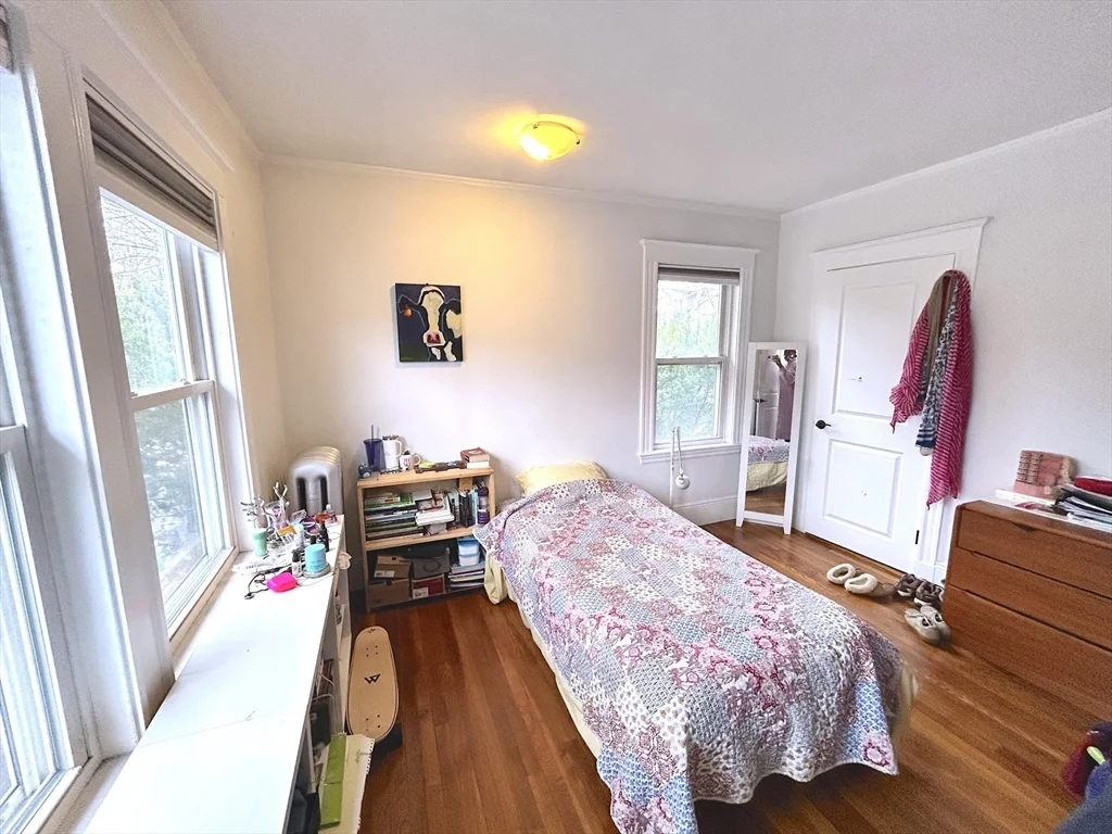 4 bed, 2 bath apartment for rent at 34 Greenough St Unit 2, Brookline Hills — photo 7 of 18