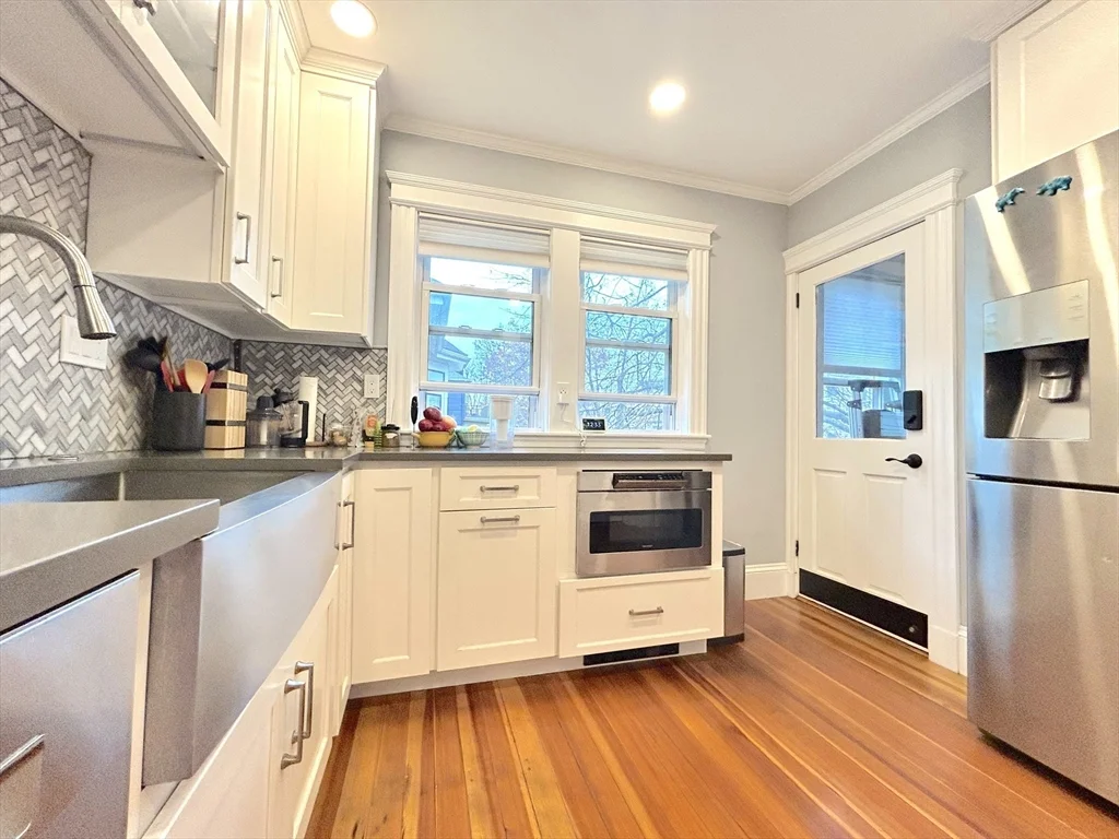 4 bed, 2 bath apartment for rent at 34 Greenough St Unit 2, Brookline Hills — photo 6 of 18
