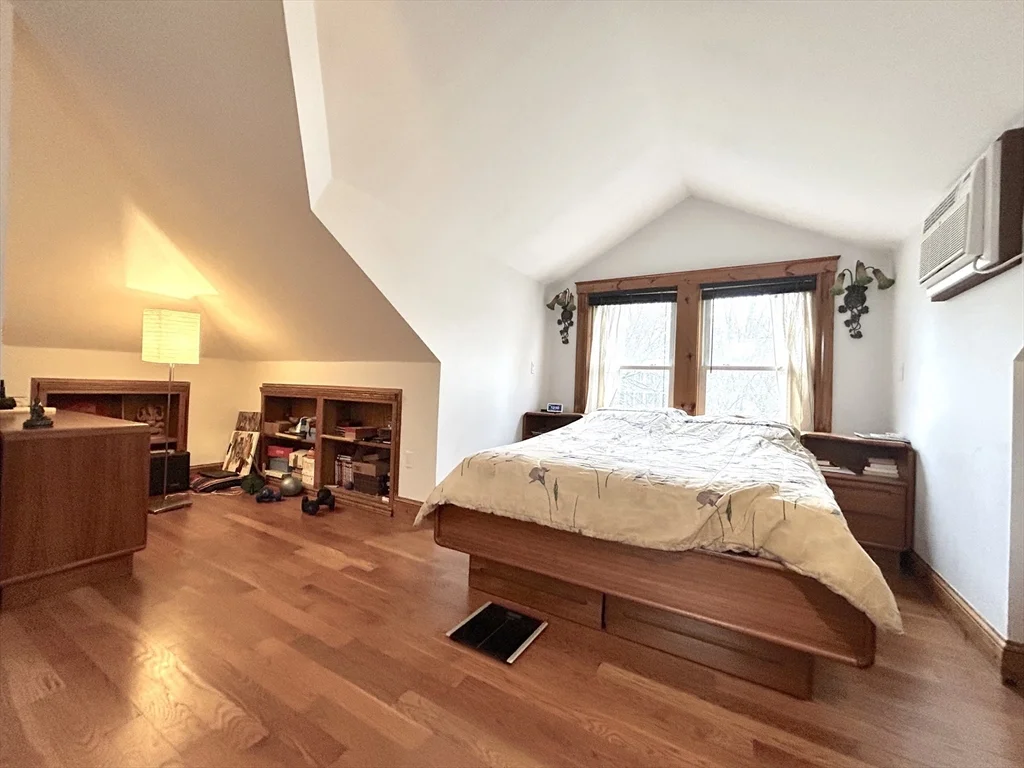 4 bed, 2 bath apartment for rent at 34 Greenough St Unit 2, Brookline Hills — photo 11 of 18