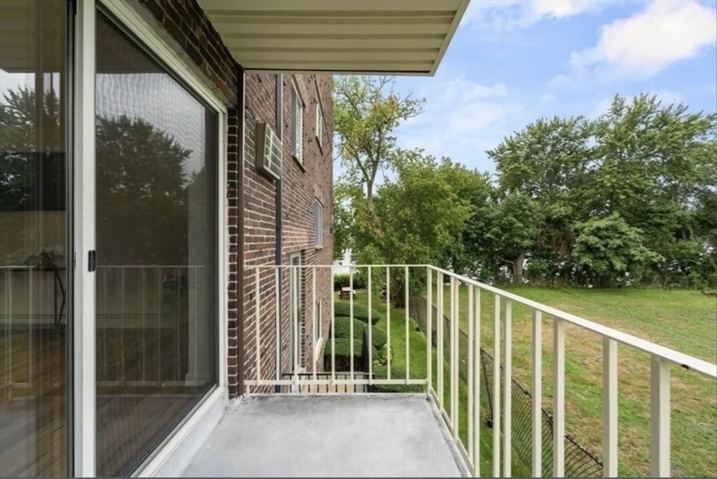 2 bed, 1 bath apartment for rent at 34 Hamilton Rd Unit 210, Arlington — photo 3 of 12