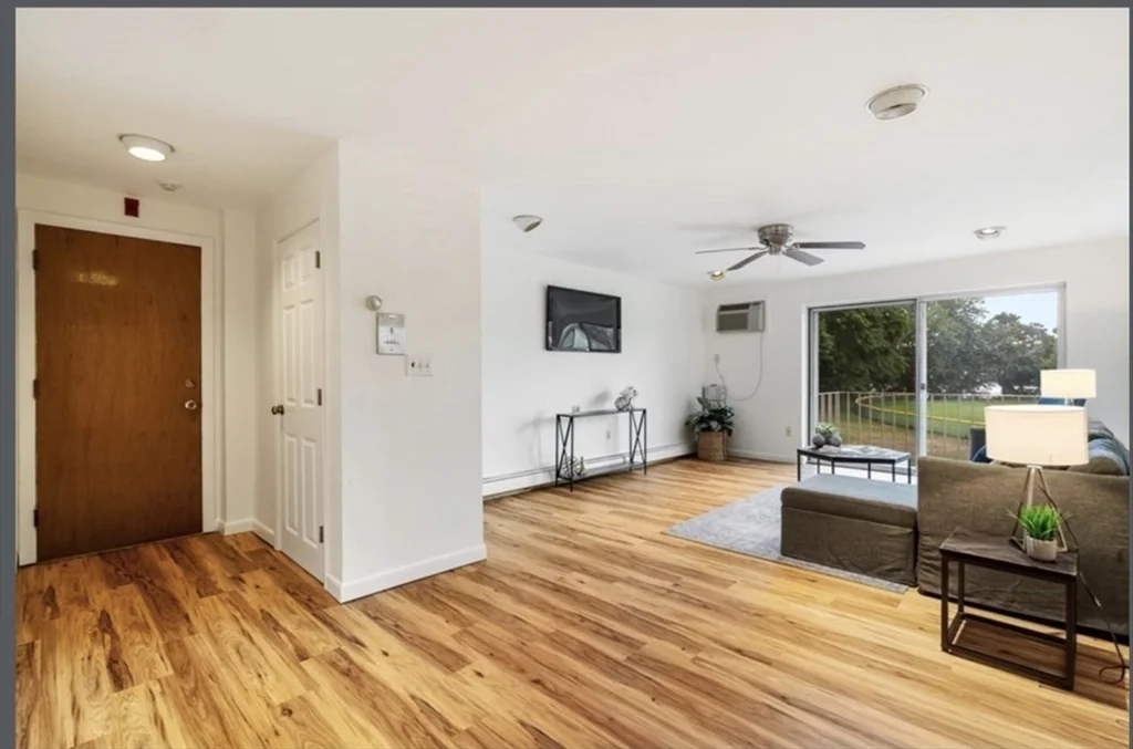 2 bed, 1 bath apartment for rent at 34 Hamilton Rd Unit 210, Arlington — photo 2 of 12