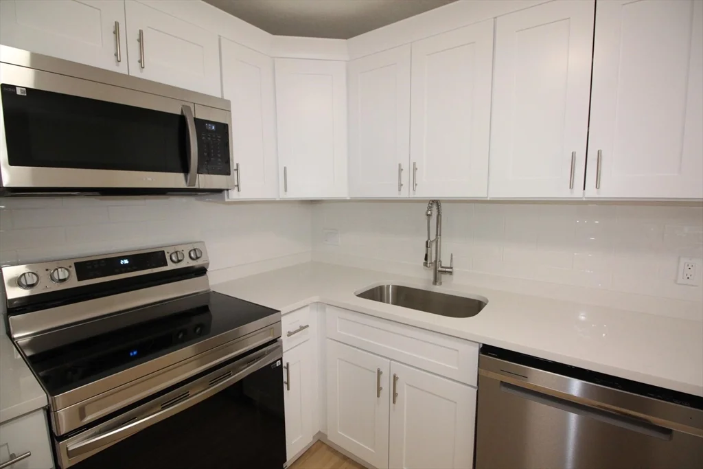2 bed, 1 bath apartment for rent at 34 Hamilton Rd Unit 302, Arlington — photo 2 of 20