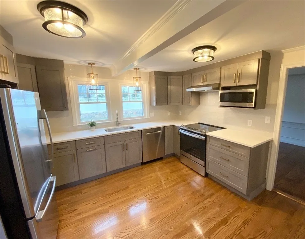 3 bed, 2 bath apartment for rent at 34 Hazelton Ave Unit 34, Needham — photo 2 of 12