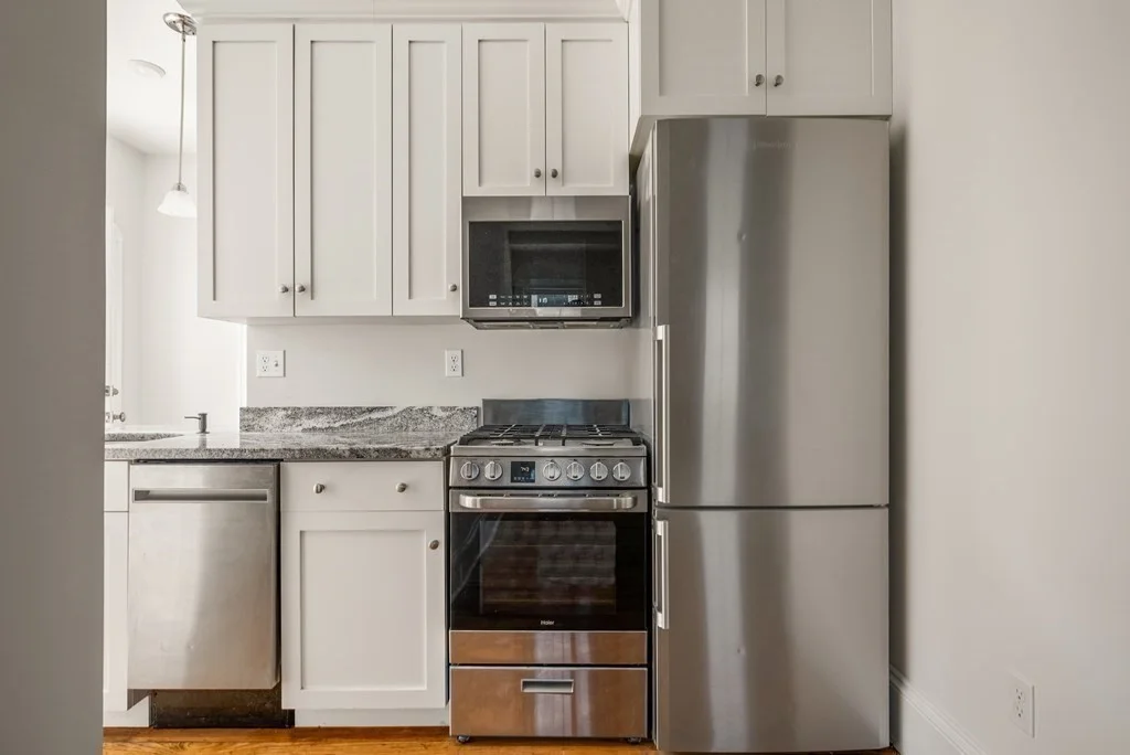 2 bed, 1 bath apartment for rent at 34 Henry St Unit 1, Everett — photo 8 of 26