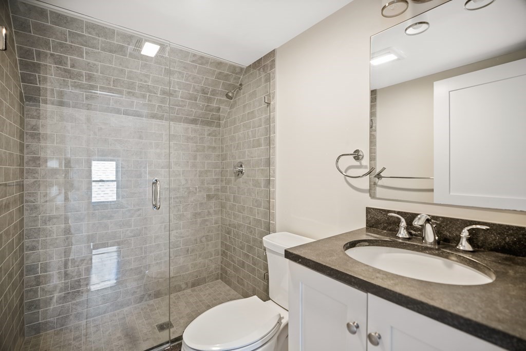 4 bed, 2 bath apartment for rent at 34 Henry St Unit 2, Everett — photo 14 of 20