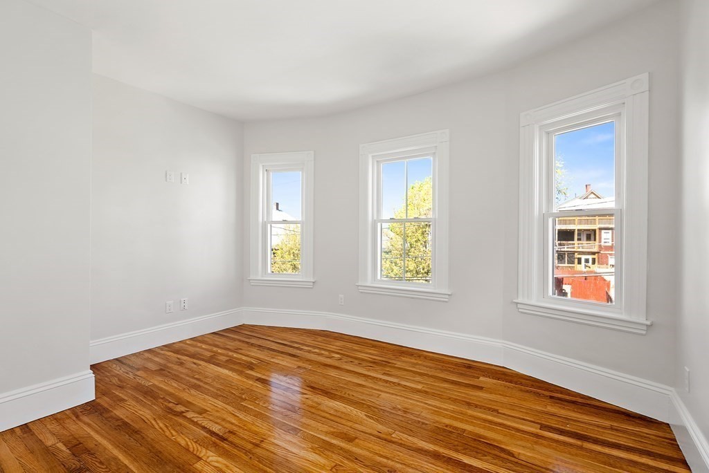 4 bed, 2 bath apartment for rent at 34 Henry St Unit 2, Everett — photo 7 of 20