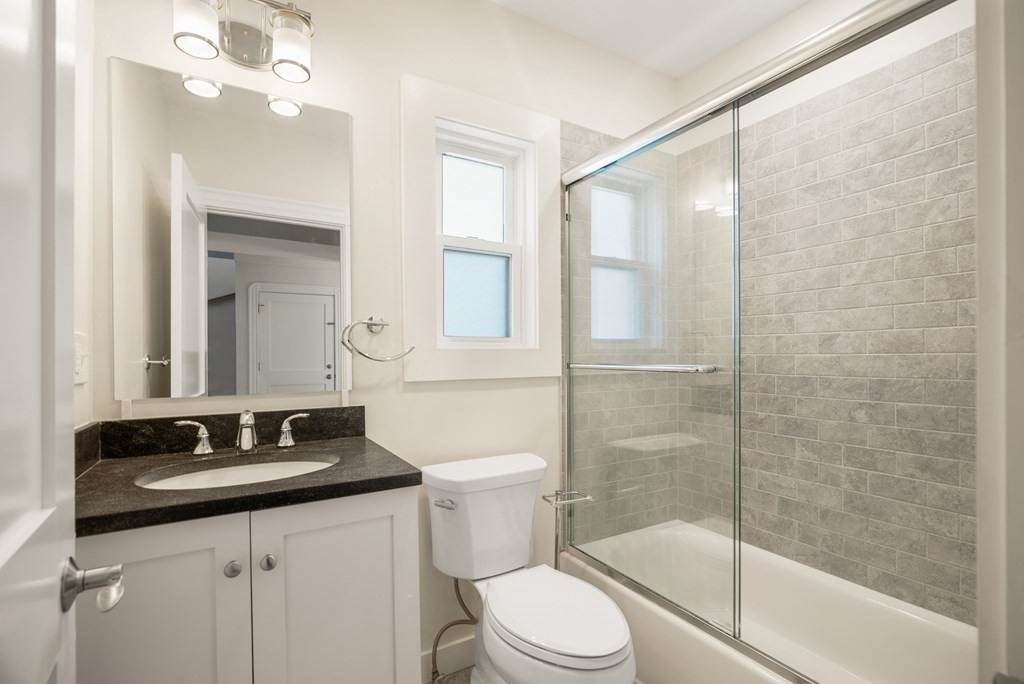 4 bed, 2 bath apartment for rent at 34 Henry St Unit 2, Everett — photo 8 of 20