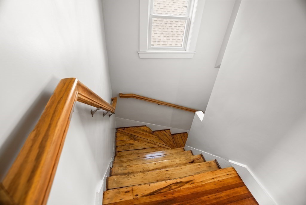 4 bed, 2 bath apartment for rent at 34 Henry St Unit 2, Everett — photo 10 of 20