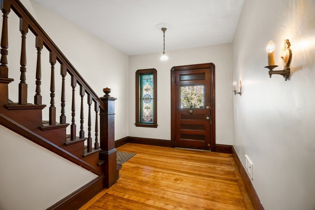 4 bed, 2 bath apartment for rent at 34 Henry St Unit 2, Everett — photo 2 of 20
