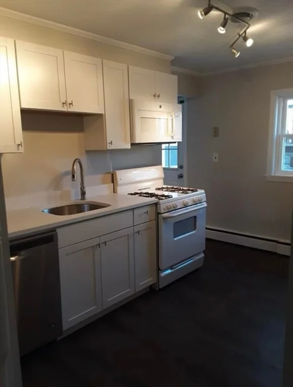1 bed, 1 bath apartment for rent at 34 Herbert Unit 5, Lynn — photo 2 of 5