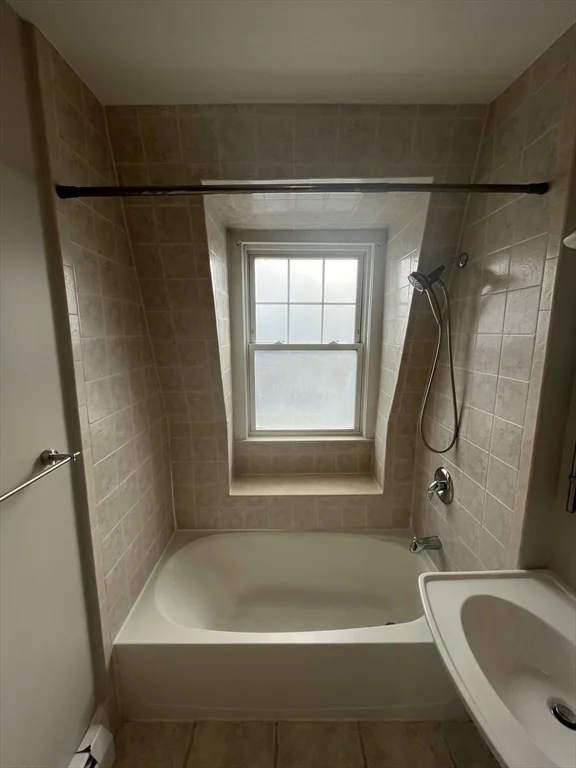 1 bed, 1 bath apartment for rent at 34 Herbert Unit 6, Lynn — photo 10 of 11