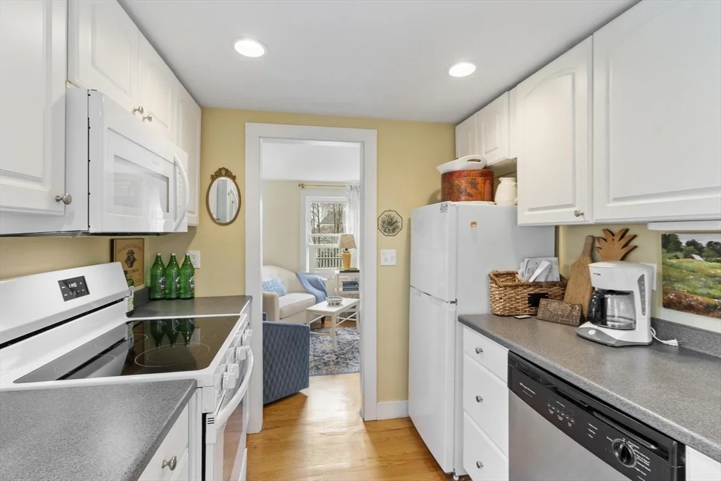 1 bed, 1 bath apartment for rent at 34 High St Unit C, Rockport — photo 9 of 24
