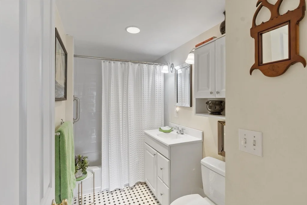 1 bed, 1 bath apartment for rent at 34 High St Unit C, Rockport — photo 12 of 24