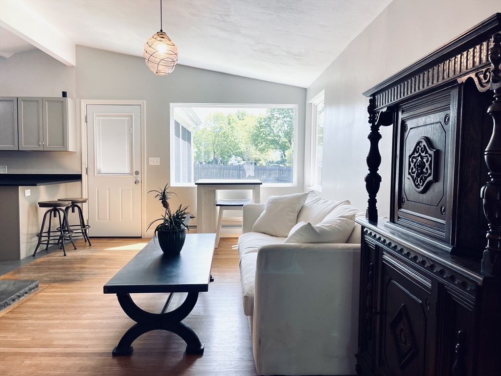 4 bed, 1 bath apartment for rent at 34 Hillside Dr, Shrewsbury — photo 8 of 20