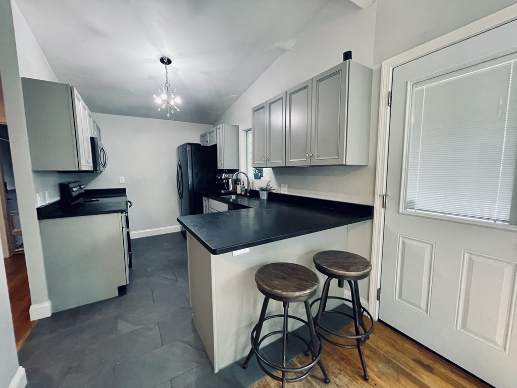 4 bed, 1 bath apartment for rent at 34 Hillside Dr, Shrewsbury — photo 4 of 20