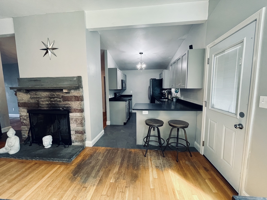 4 bed, 1 bath apartment for rent at 34 Hillside Dr, Shrewsbury — photo 5 of 20