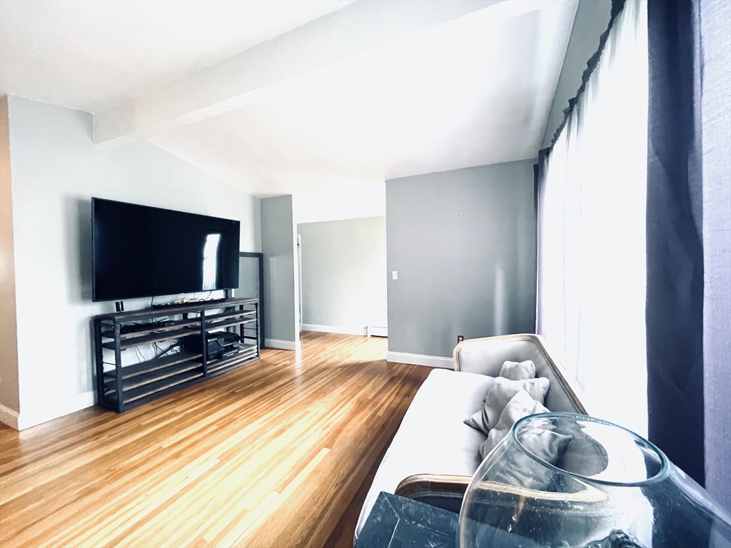 4 bed, 1 bath apartment for rent at 34 Hillside Dr, Shrewsbury — photo 15 of 20