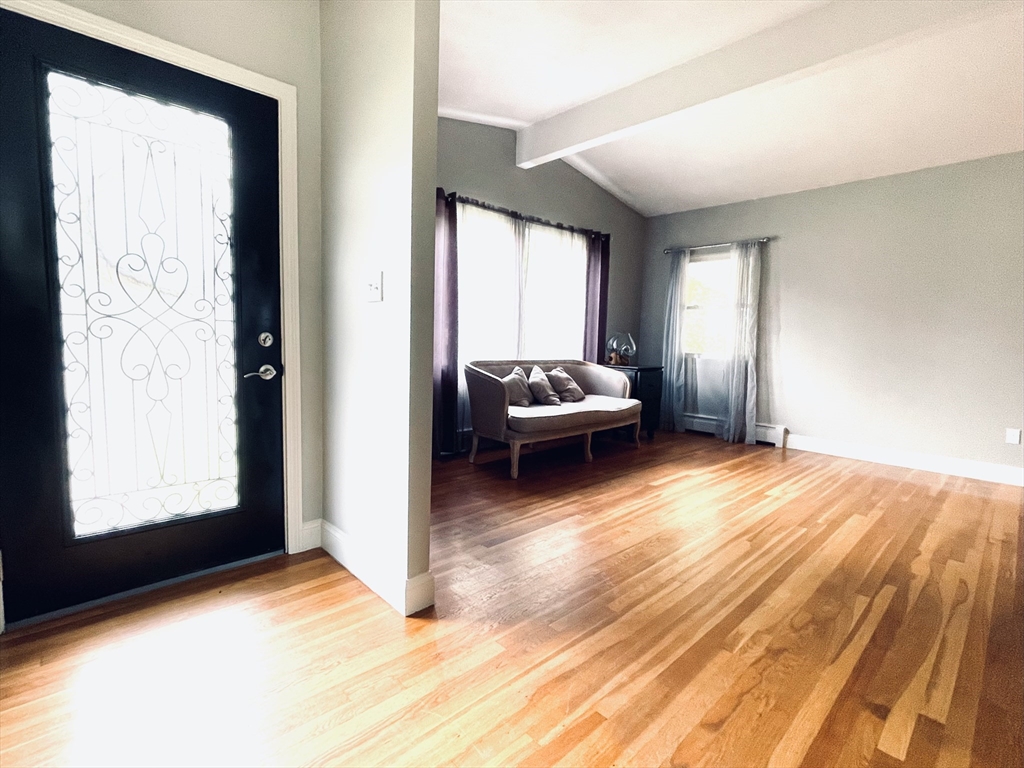 4 bed, 1 bath apartment for rent at 34 Hillside Dr, Shrewsbury — photo 13 of 20