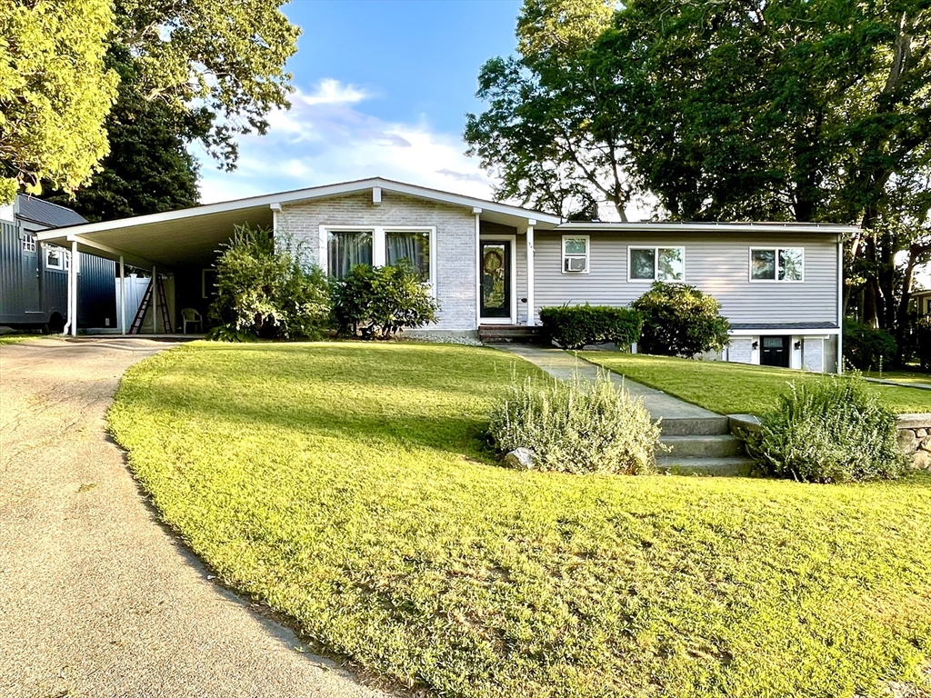 4 bed, 1 bath apartment for rent at 34 Hillside Dr, Shrewsbury