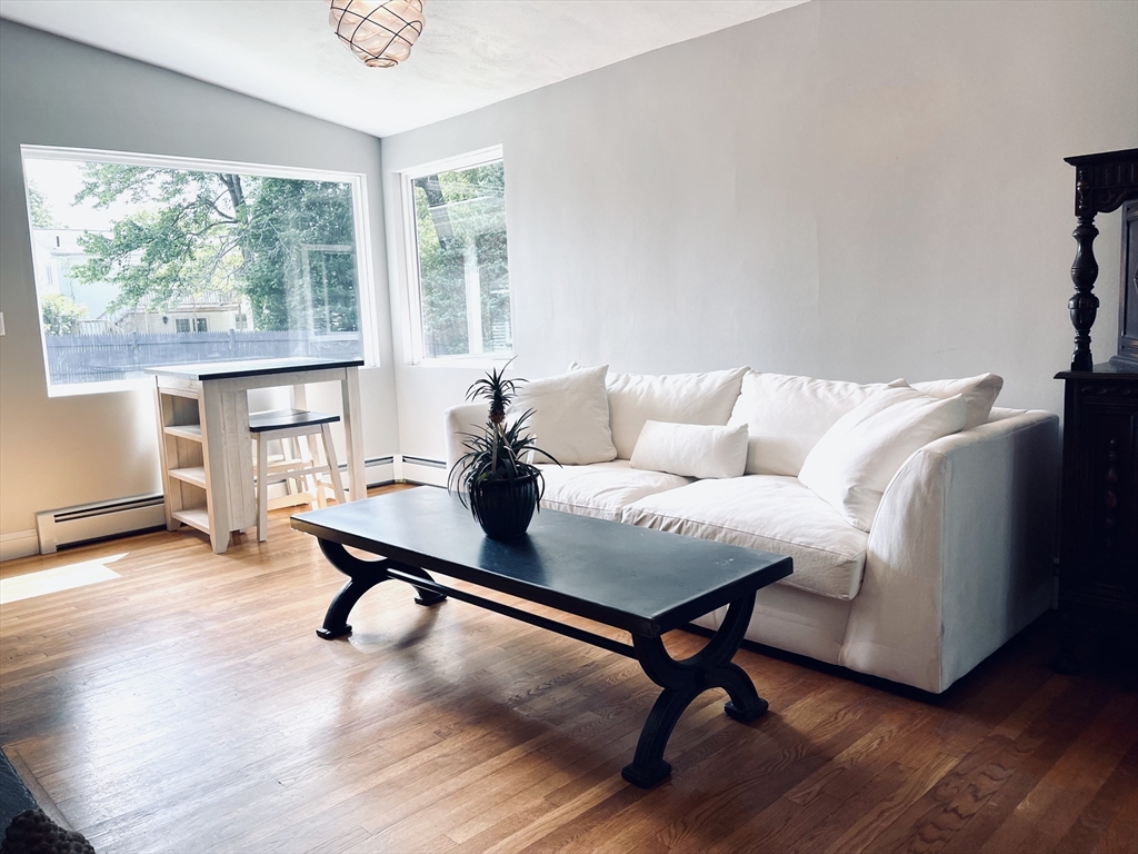 4 bed, 1 bath apartment for rent at 34 Hillside Dr, Shrewsbury — photo 9 of 20