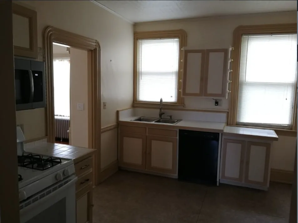 5 bed, 2 bath apartment for rent at 34 Hume Ave Unit 2, Medford — photo 6 of 23