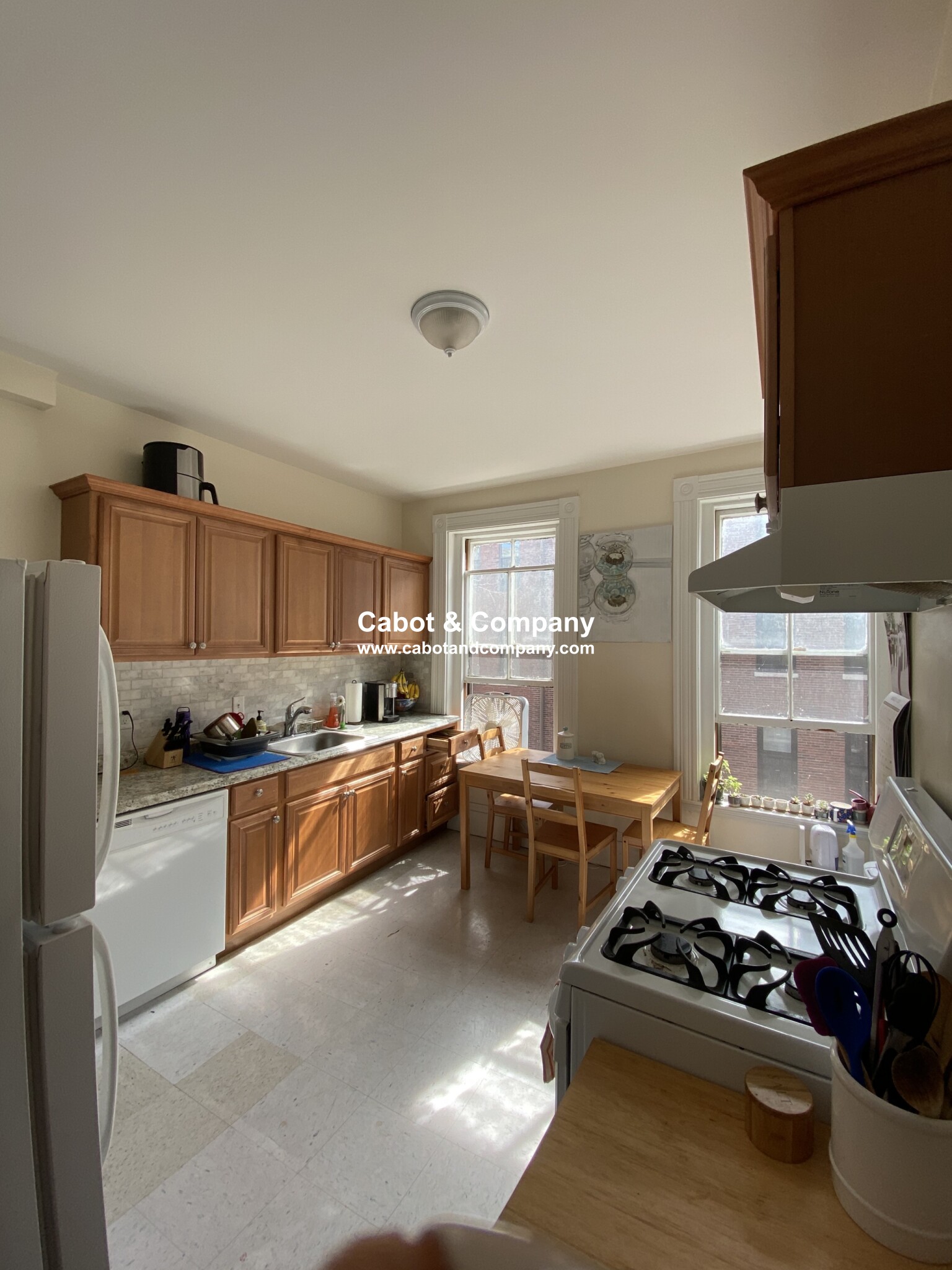 3 bed, 1 bath apartment for rent at 34 Isabella St Unit 10A, Back Bay — photo 3 of 7