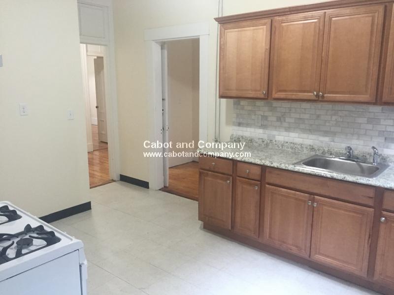 3 bed, 1 bath apartment for rent at 34 Isabella St Unit 4, Back Bay — photo 3 of 9