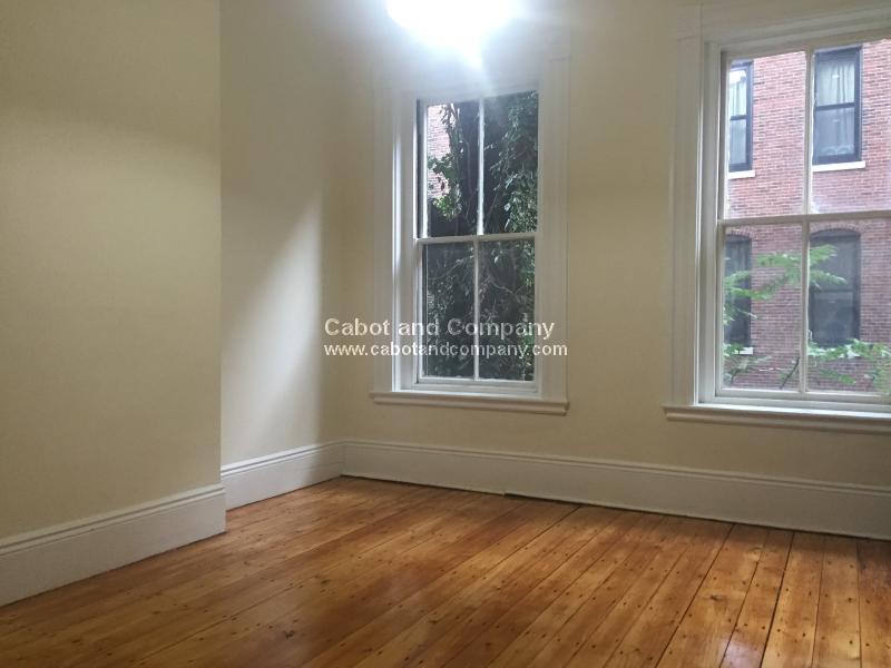 3 bed, 1 bath apartment for rent at 34 Isabella St Unit 4, Back Bay — photo 4 of 9