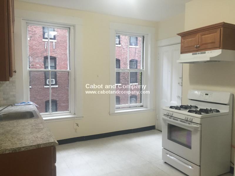 3 bed, 1 bath apartment for rent at 34 Isabella St Unit 4, Back Bay — photo 2 of 9