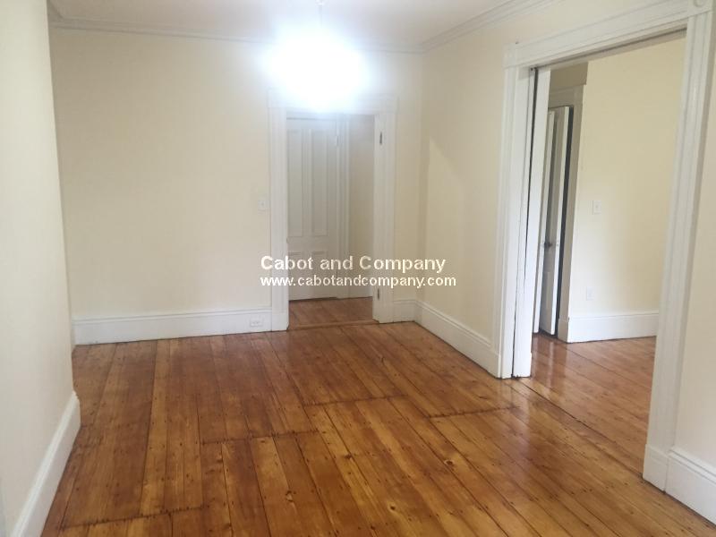 3 bed, 1 bath apartment for rent at 34 Isabella St Unit 4, Back Bay — photo 5 of 9