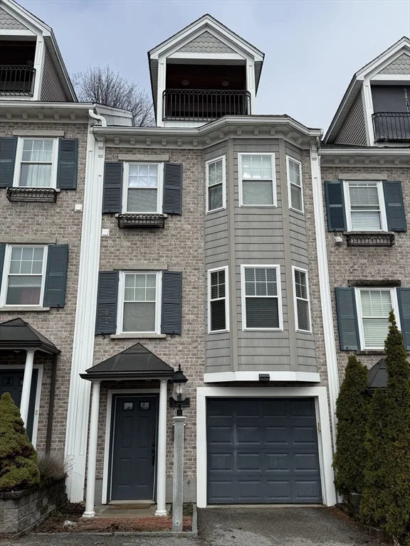 3 bed, 2 bath apartment for rent at 34 Johnson St Unit 1, Worcester — photo 1 of 18