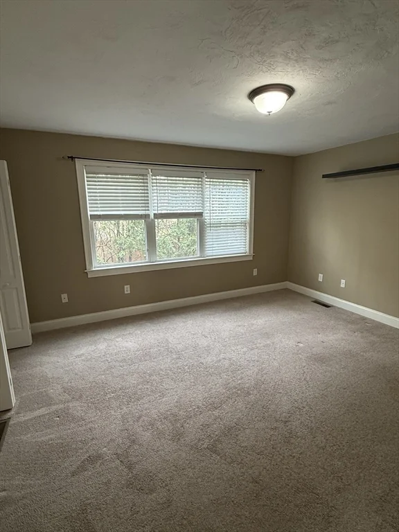 3 bed, 2 bath apartment for rent at 34 Johnson St Unit 1, Worcester — photo 8 of 18